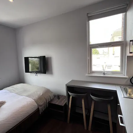 London Studio Retreat - Colney Hatch Lane